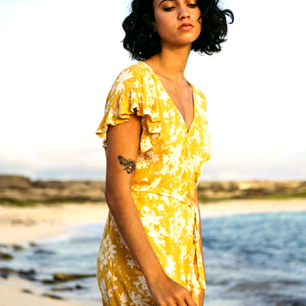 NWT Billabong Wrap and Roll dress in yellow M